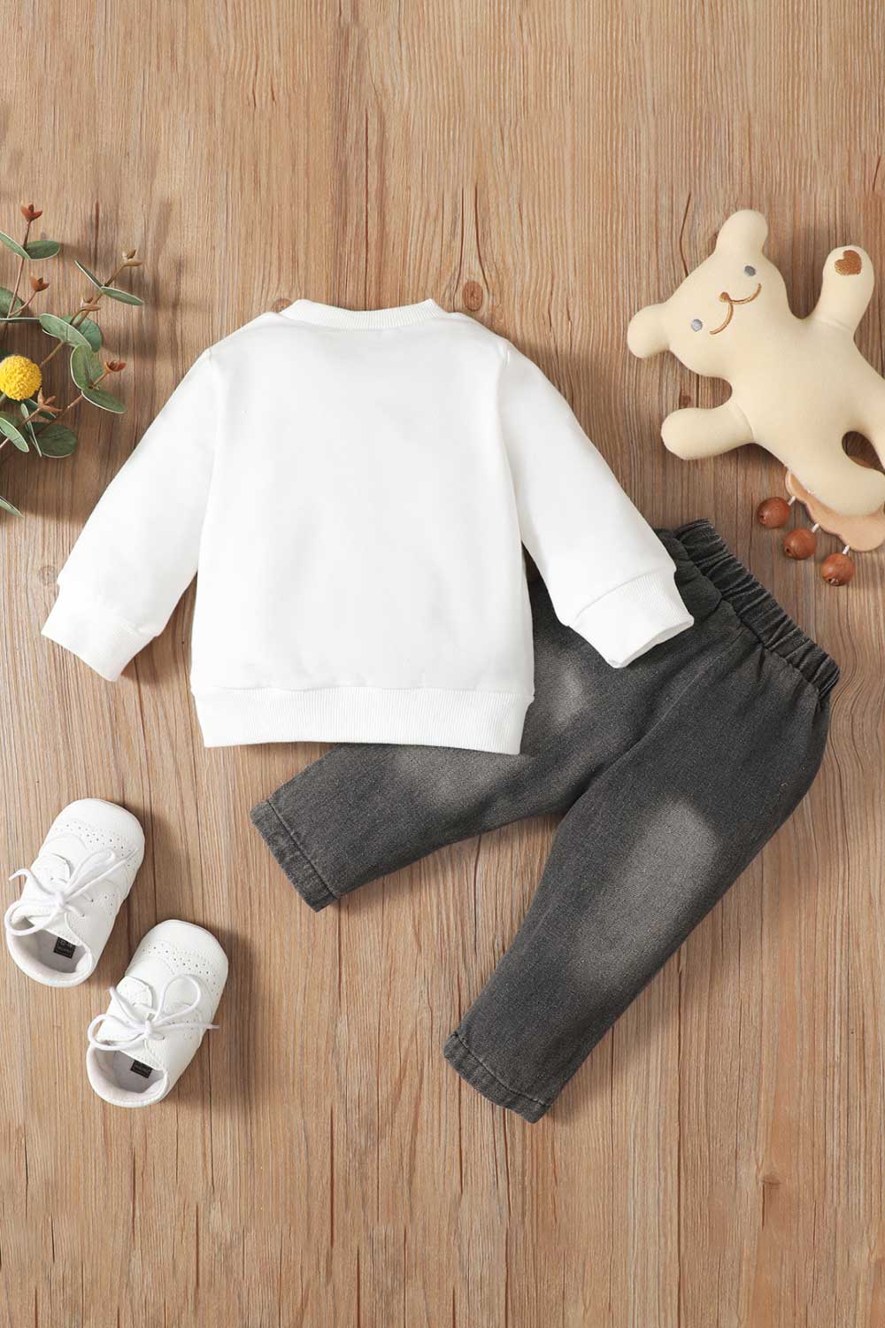 Baby Bear Graphic Sweatshirt and Distressed Jeans Set_8