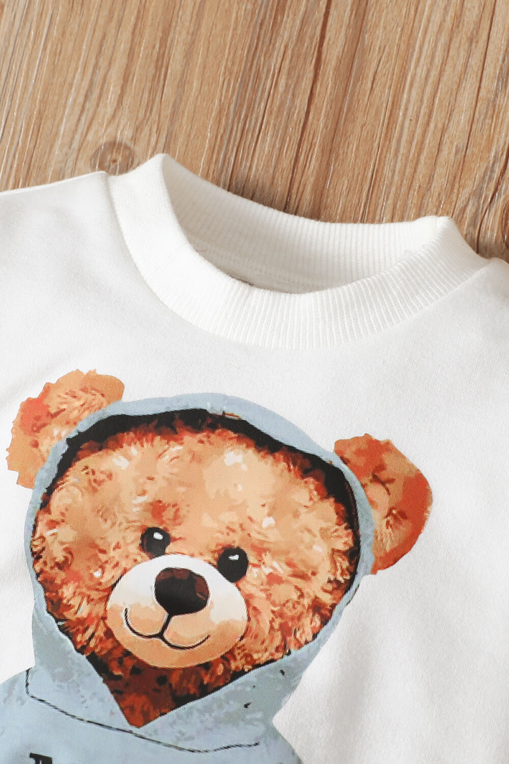 Baby Bear Graphic Sweatshirt and Distressed Jeans Set_6